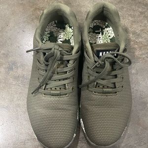 Women’s size 8.5 No Bull trainers